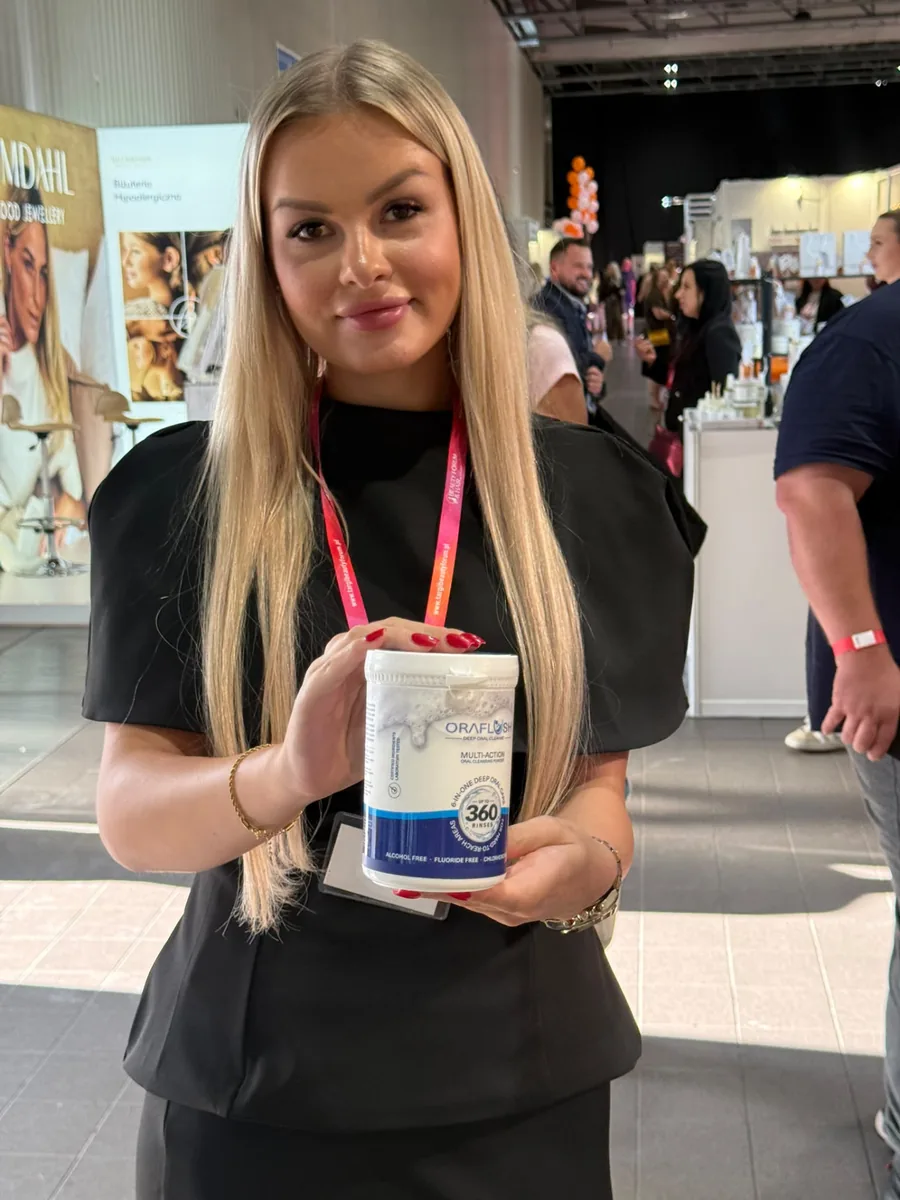 mgr Kinga Białek prezentuje ORAFLUSH podczas Beauty Forum w Warszawie