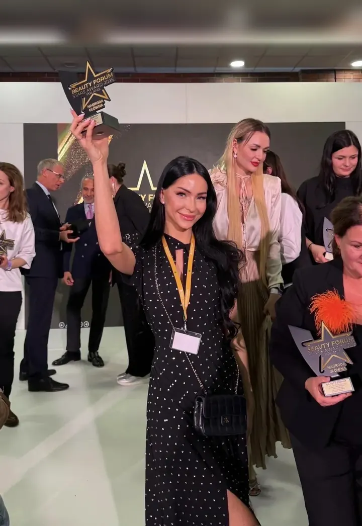 Statuetka Nagrody Głównej Beauty Forum Stars Award Poland dla Aurumaris Professional